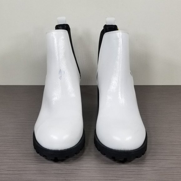 Dirty Laundry Lisbon Bootie, White & Black Faux Leather, Womens Size 8 / 38.5 - Picture 2 of 11